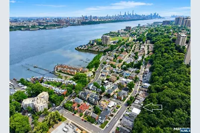 750 Undercliff Avenue, Edgewater, NJ 07020 - Photo 2