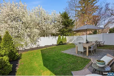 301 Roosevelt Avenue, Hasbrouck Heights, NJ 07604 - Photo 30