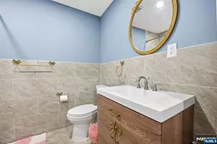 301 Roosevelt Ave, Hasbrouck Heights, NJ 07604 - Photo 22