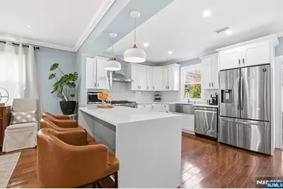 301 Roosevelt Avenue, Hasbrouck Heights, NJ 07604 - Photo 6