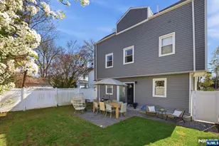 301 Roosevelt Ave, Hasbrouck Heights, NJ 07604 - Photo 32