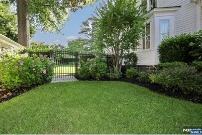 339 Highwood Avenue, Leonia, NJ 07605 - Photo 36