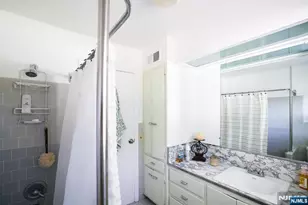 118 Diamond Bridge Ave 1, Hawthorne, NJ 07506 - Photo 16