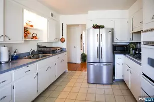 118 Diamond Bridge Ave 1, Hawthorne, NJ 07506 - Photo 8