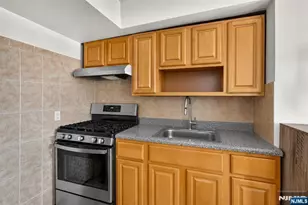 609 38th St, Union City, NJ 07087 - Photo 32