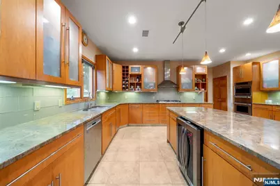 325 Cooper Place, Paramus, NJ 07652 - Photo 12