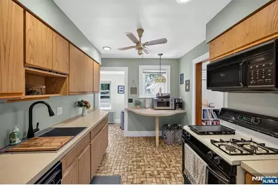 1 Westview Avenue, Roseland, NJ 07068 - Photo 6