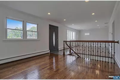 662 Teneyck Avenue, Lyndhurst Township, NJ 07071 - Photo 4