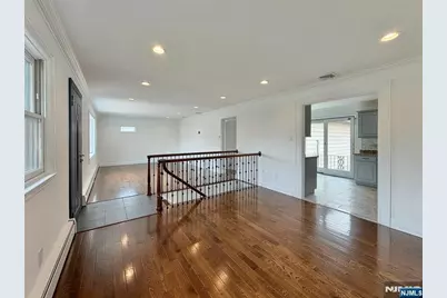 662 Teneyck Avenue, Lyndhurst Township, NJ 07071 - Photo 2