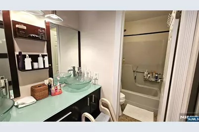 404 River Renaissance, East Rutherford, NJ 07073 - Photo 6