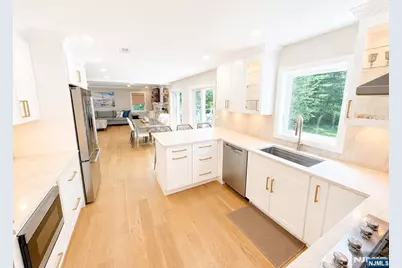 69 N Hillside Avenue, Livingston, NJ 07039 - Photo 10