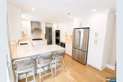 69 N Hillside Avenue, Livingston, NJ 07039 - Photo 8