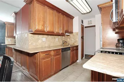 6040 Boulevard 8H #8H, West New York, NJ 07093 - Photo 2