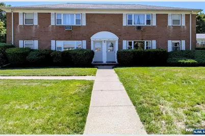 43 Manchester, Wayne, NJ 07470 - Photo 4