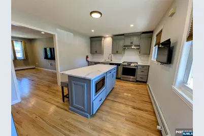 43 Manchester, Wayne, NJ 07470 - Photo 2