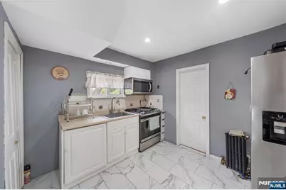 256 Fycke Lane, Teaneck Township, NJ 07666 - Photo 10