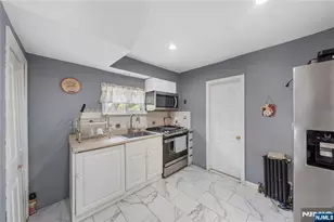 256 Fycke Ln, Teaneck Township, NJ 07666 - Photo 10