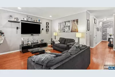 18 Bahr Circle, Verona, NJ 07044 - Photo 2