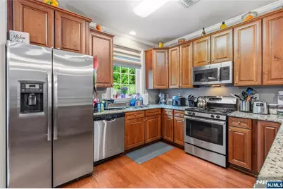 18 Bahr Circle, Verona, NJ 07044 - Photo 10