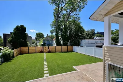 233 Hamilton Place, Hackensack, NJ 07601 - Photo 18