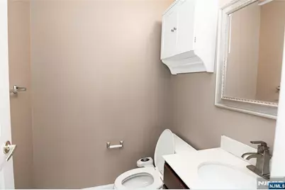 49 Stuyvesant Avenue 16 #16, Lyndhurst Township, NJ 07071 - Photo 18
