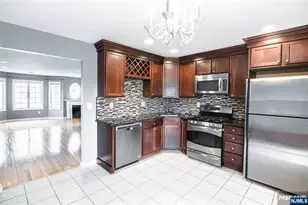 49 Stuyvesant Ave 16, Lyndhurst Township, NJ 07071 - Photo 4