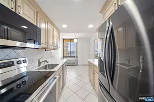 200 Winston Dr 1518, Cliffside Park, NJ 07010 - Photo 10