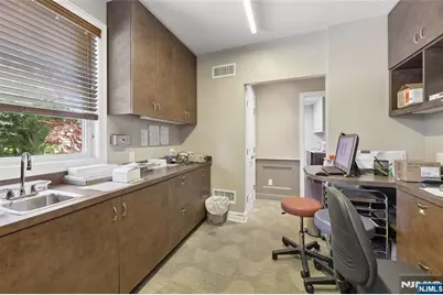 374 Summit Avenue, Hackensack, NJ 07601 - Photo 20