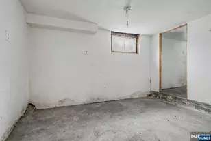 305 Pacific St, Paterson, NJ 07503 - Photo 28