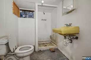 305 Pacific St, Paterson, NJ 07503 - Photo 30
