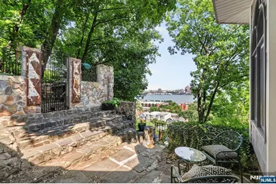 8 Old Wood Road, Edgewater, NJ 07020 - Photo 20