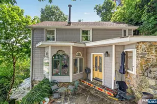 8 Old Wood Rd, Edgewater, NJ 07020 - Photo 1