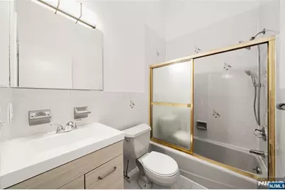 2462 7th B #B, Fort Lee, NJ 07024 - Photo 18