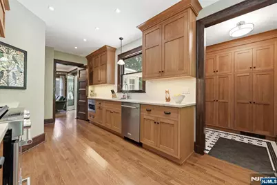 54 Myrtle Avenue, Montclair, NJ 07042 - Photo 16