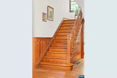 54 Myrtle Avenue, Montclair, NJ 07042 - Photo 4
