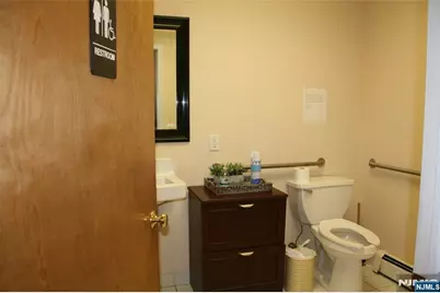 24 Godwin Avenue 202 #202, Midland Park, NJ 07432 - Photo 6
