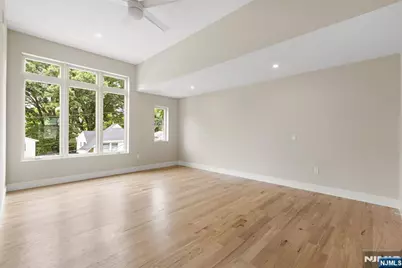 264 Beverly Hills Road, Fort Lee, NJ 07024 - Photo 28