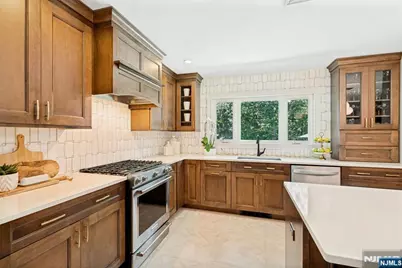 247 Oldwoods Road, Franklin Lakes, NJ 07417 - Photo 10