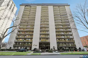 150 Overlook Ave 7F, Hackensack, NJ 07601 - Photo 1