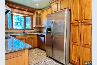 2240 Jones Road, Fort Lee, NJ 07024 - Photo 10