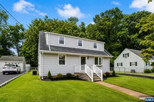 18 Farmingdale Ave, Bloomfield, NJ 07003 - Photo 2