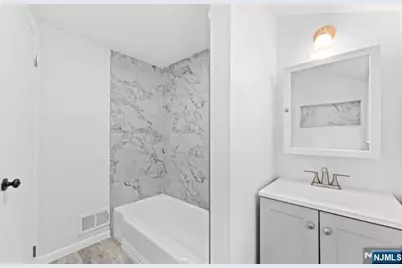 18 Farmingdale Avenue, Bloomfield, NJ 07003 - Photo 6