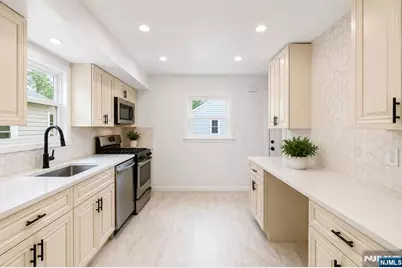 18 Farmingdale Avenue, Bloomfield, NJ 07003 - Photo 8