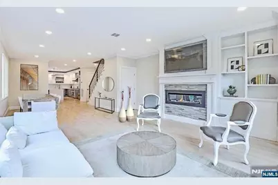 36 Myrtle Avenue A #A, Edgewater, NJ 07020 - Photo 18
