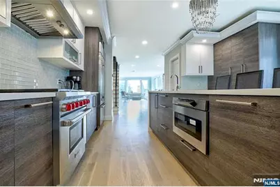 36 Myrtle Avenue A #A, Edgewater, NJ 07020 - Photo 10