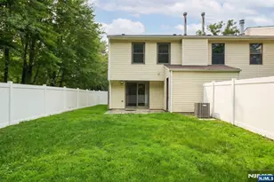 25 Driscoll Ct, North Brunswick Township, NJ 08902 - Photo 20