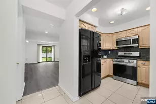 25 Driscoll Ct, North Brunswick Township, NJ 08902 - Photo 4