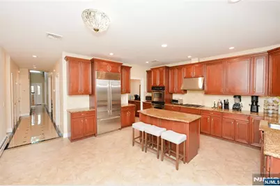 1056 Edgewood Lane, Fort Lee, NJ 07024 - Photo 12