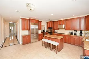 1056 Edgewood Ln, Fort Lee, NJ 07024 - Photo 12