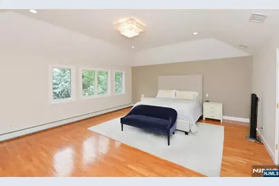 1056 Edgewood Lane, Fort Lee, NJ 07024 - Photo 18
